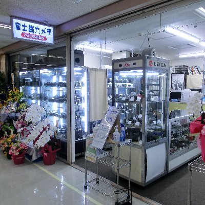 昭和24年創業の新橋の中古カメラ店/ライカ正規特約店です。 商品の入荷情報やお知らせ等をつぶやいています。 【お詫び】申し訳ございません。 お問い合わせはお電話にてお願いします。03-6550-9416｜平日10時~20時/土日祝10時~18時/水･奇数月第2日曜休み