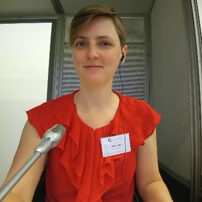 EU-akkreditierte Konferenzdolmetscherin (DE, FR, EN)
Fachfrau für Landwirtschaft, Umwelt, Klima
Passionnée de langues des signes #LSFB #LSF #1ntSL
Cyclist