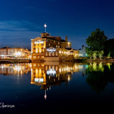 The Heart Of Downtown St. Charles, Illinois | Old World Charm & Romantic Elegance on the Scenic Fox River | Weddings | Meetings | Social Events | Guest Rooms