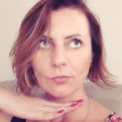Atriz e produtora da Persona Cia de Teatro. 🎭