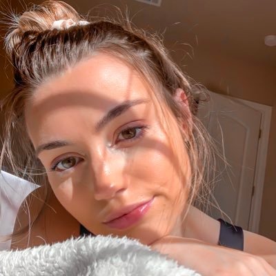 emilyecude's profile picture. 