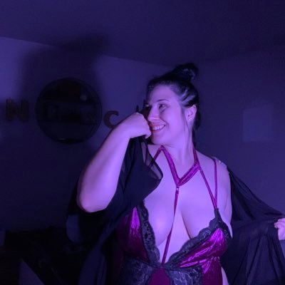 thicc_nikk's profile picture. This is a place for me to just be comfortable and confident! All about body positivity here!