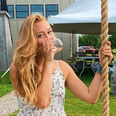 SheaAnnRobinson's profile picture. ☕️+😒=🥰