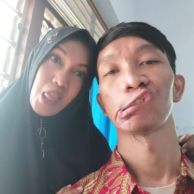 oleh_84's profile picture. Complicated