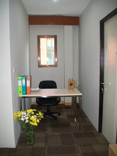 smartworkspace's profile picture. SMART workpsace menyediakan ruangan untuk disewa harian, bulanan dan tahunan. Kami ada di lokasi strategis Bintaro, sektor VII, Ruko Sentra Menteng.