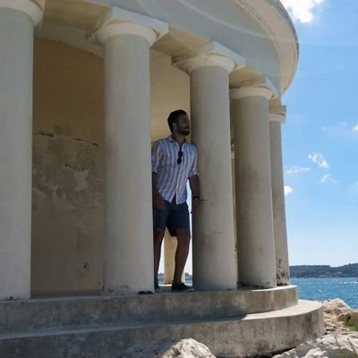 Neuroscientist. I'm fascinated by the scientific study of sleep, sleep engineering, lucid dreaming and applying machine learning to the study of the brain.