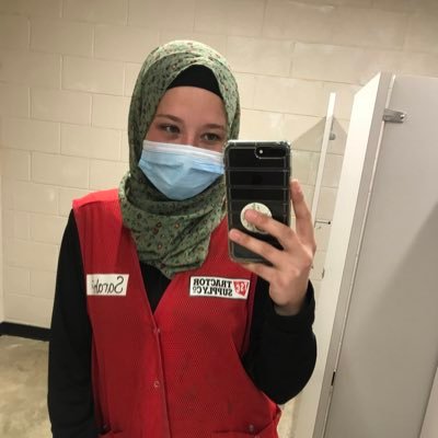 SarahWidawsky's profile picture. prob hate you.