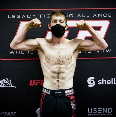 4-0 Pro 135lb MMA fighter, who lives for family, fighting, God🙏☝️