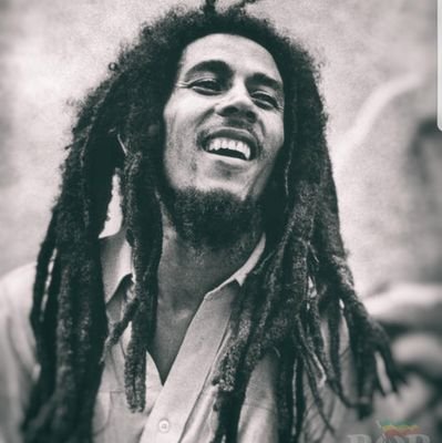 Tifoso interista da sempre🖤💙
 -Se non fossi diventato un cantante sarei stato un calciatore... o un rivoluzionario.-~
Il mio idolo:Bob Marley