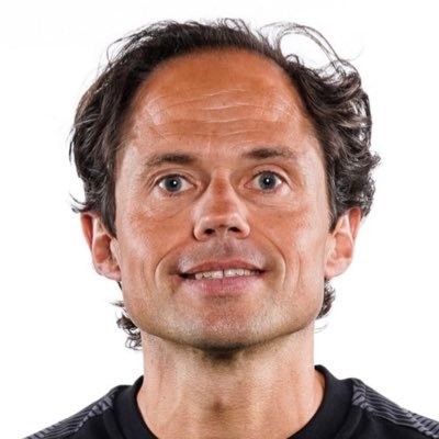 Orthopaedic Surgeon 👨‍⚕️🏥 @AnnaZiekenhuis @AnnaTopSupport Consultant ⚽️🇳🇱🟠 @OnsOranje Club physician ⚽️ @PSV High Performance Expert 🇳🇱🟠 @TeamNLtweets