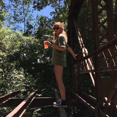 eliza_beth_reed's profile picture. she/her | if you’re reading this, send Twizzlers