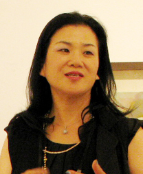 hee04022's profile picture. 그림그리는 화가입니다...나의 말과 행동은 꽃으로 말합니다..플라워디자이너.