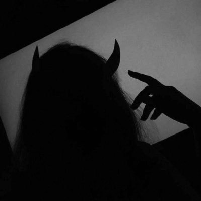 uponabarts_'s profile picture. ain’t asking for shit 🥀