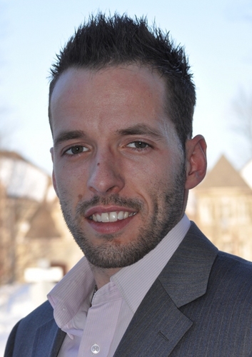 Courtier immobilier passionné par l'investissement immobilier aidant ceux qui désirent vendre ou acheter un immeuble multi-résidentiel!