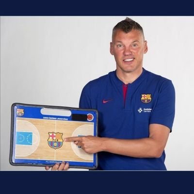 dvico13's profile picture. de Mataró, amant de la meva familia i el bàsquet.