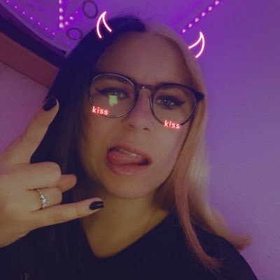 800 follows twitch 💕 Française 🇫🇷🏳️🌈 🚗 PGW2018 / PGW2019