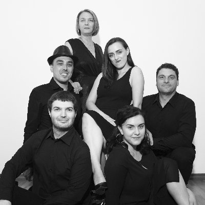 Ensemble di musica vocale a cappella nelle sue declinazioni jazz, pop e swing. Marchigiano Doc.
Per info e concerti scrivi a: ensembleglissando@gmail.com