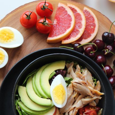 THE SMOOTHIE DIET is a revolutionary new life-transformation system that not only guarantees to help you lose weight and feel better than you have in years