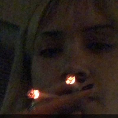 benzocainebaby's profile picture. back in my day we just died (she/her)