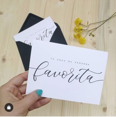 Administr@tiva en General y Recepcionist@. ( Tu opinión puede cambi@r el Mundo ). Me encant@ bailar Hip Hop, Manualidades, Scrapbooking y el Lettering. 😉 😘