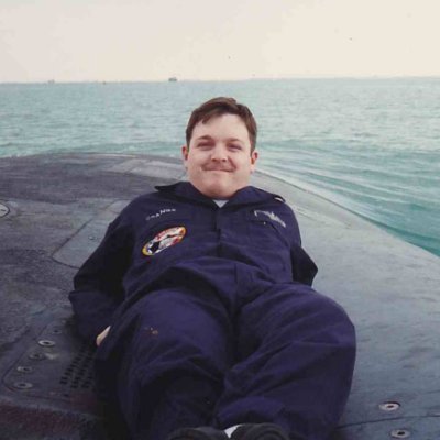 USN submariner (ETR2/SS) {23NJ}, software developer, IT manager, Linux professional. Also @ryangrange@mast.linuxgamecast.com