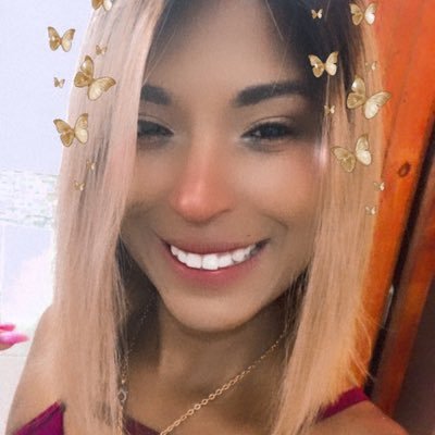 Designer Passista, Estudante de Arquitetura mãe, família, taurina, intensa, tatuagens