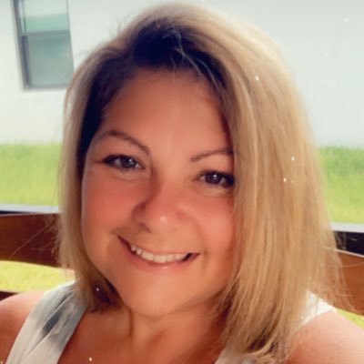 JulieMorgan11's profile picture. i should have been taller