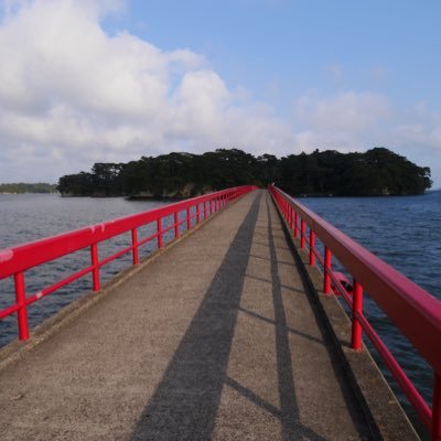 生活で貯めたマイルで節約&満足な旅をして、YouTubeにあげたりポストしたりしています。 お酒と旅が生きる原動力。