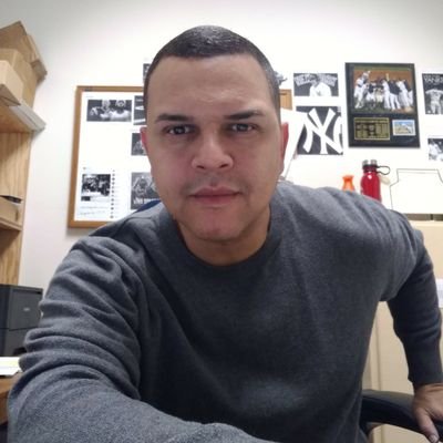 Yes, this might sound crazy! Yankee fan who loves Tom Brady & LeBron James. In politics I'm a straight liberal who loves Obama & supports Trump.