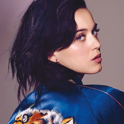 Escucha SMiLE de Katy Perry https://t.co/wviJ3Zmwjv