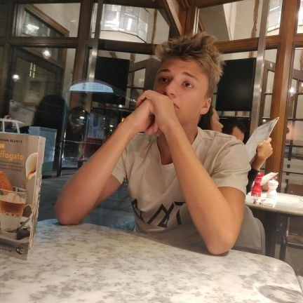 Ollieburnbtw's profile picture. Entrepreneur / YouTuber / Videographer
20,000 subscribers across all channels.
1,000,000  views