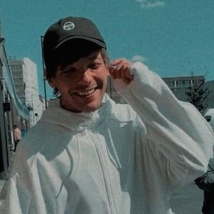 ⚠️ VOTATE LOU 
I vote Louis Tomlinson (@Louis_Tomlinson ) as this year's 2020 #ArtistoftheSummer - @965TDY ⚠️