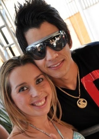 FC de Porto Alegre @CalafrioRS_GL...Esse cabelo cor de ouro que me deixa louco Segue a dona do FC ae. @EmileneFragoso !!!