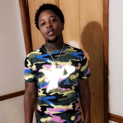 -Hottest Out the midWest 🔥🥶
-Efficient 💰N 🙇🏾♂️Humble !🎼