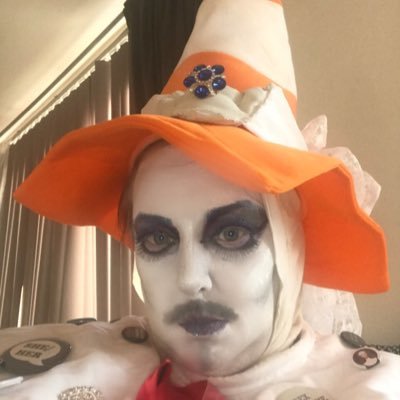 Novice Sauchie-ball Street, Chairnun Glasgow mission, OPI. Weegie nun full of fun, Mischief & NUNSENSE! Sex & kink positive She/her