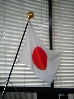 東日本大震災の直後に現地を視察して被災地はこれほどひどいのかと衝撃を受けた。２年後に再度現地を訪れたが復興までまだまだだと感じた。震災対策は自助、共助、公助に加えて民助（企業の力）が必要。
　趣味はお酒。昔は麦しか飲まなかったのに、人と同じで癖がある芋ほうが好きになったようだ。