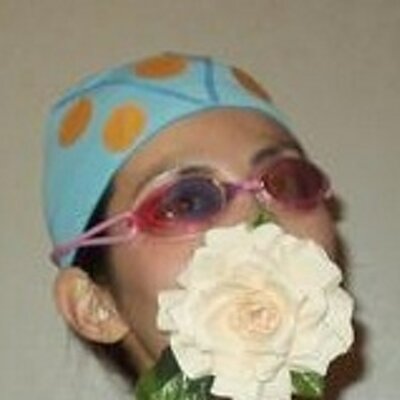 Miyako フライパンにジュッ と指を押し付けて火傷 氷で冷やした後も痛みがあったので ラベンダーオイルを綿棒で塗布 翌日には痛みが全く無くなり もちろん水ぶくれも すっかり忘れていたところ 本日火傷跡の皮がむけ始め思い出しました