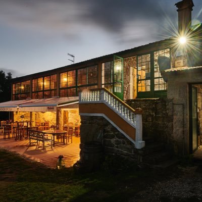 Hotel Rural en #Ponteareas (Rías Baixas), a 25 kms de Vigo, nos gusta el verde y el celeste | Reservas hotel:+34 610 624 523 | Reservas comedor: +34 698 161 950