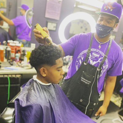 BARBER💈
THE FAD3R CUTZ💥
Got in my bag now I’m stuck in it🎒DM for booking link! IG - The_fad3r