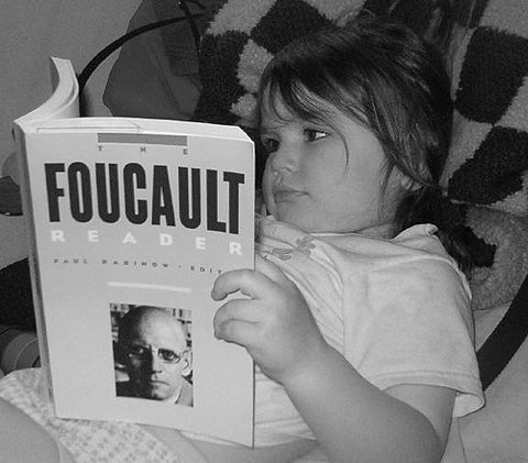 ”Non dimenticate di smascherare, di lottare, di inventare la vostra vita’’. Michel Foucault.