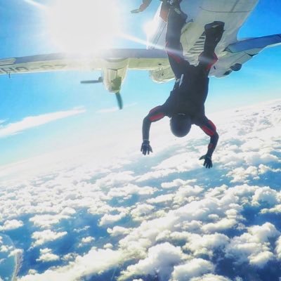 ChrisSchneiker's profile picture. Begeisterter Fallschirmspringer, Agile Coach und wissenshungriger Bücherwurm...