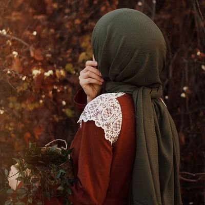  أسامح لأرتاح وأتناسى لأبتسم وأصمت لأني لا أريد أن أجادل وأتغاضى لأن لا شيء يستحق وأصبر لأن ثقتي بالله ليس لها حدود ...
💍H