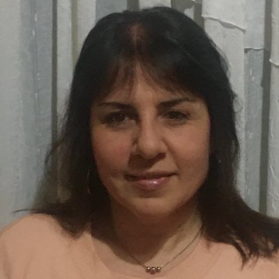 Traductora Pública inglés- español. Especialista en comercio exterior. Máster en Traducción audiovisual, localización, subtitulación y doblaje.