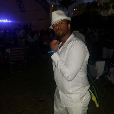 roates718to561's profile picture. Born n raised in Bronx, NY, residing in Palm Bch. County, and a college grad in Health Management.  #NYTillIDie