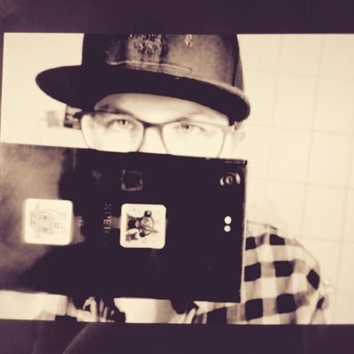 E2016_Mkp's profile picture. Shiny Charizard. That is all.