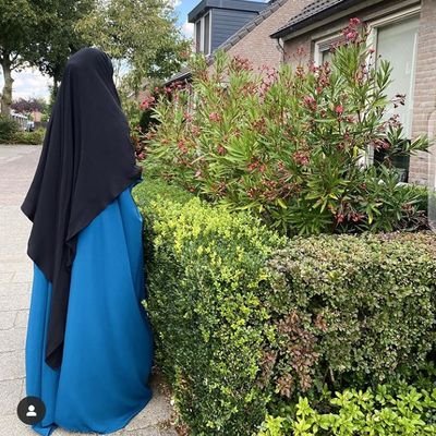 I make beautiful jilbabs, abayas and hijabs. make ur orders now!