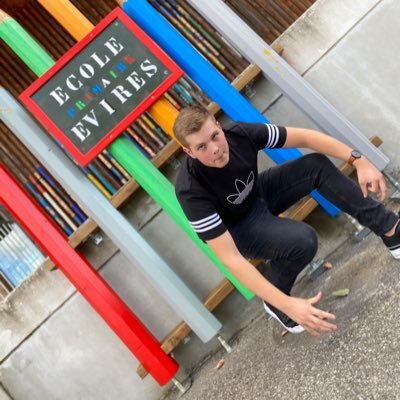 lololv41's profile picture. Oui.