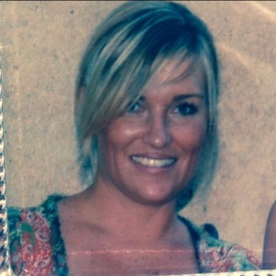 “...Met m’n gedachten ergens anders, ben ik altijd overal!!” 💁🏼♀️💭🏖🐕🍹