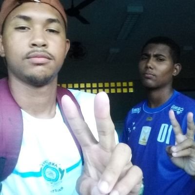 Felicidade, ponto crucial do meu sofrimento.💓
Flamenguista ,
Solteirão,
Foco e fé.