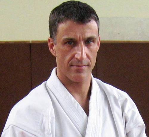 Découvrez le #karaté en ligne, sur https://karate-blog-net, le Karaté clair et net. Cours gratuit de Karaté en ligne pour progresser plus vite.